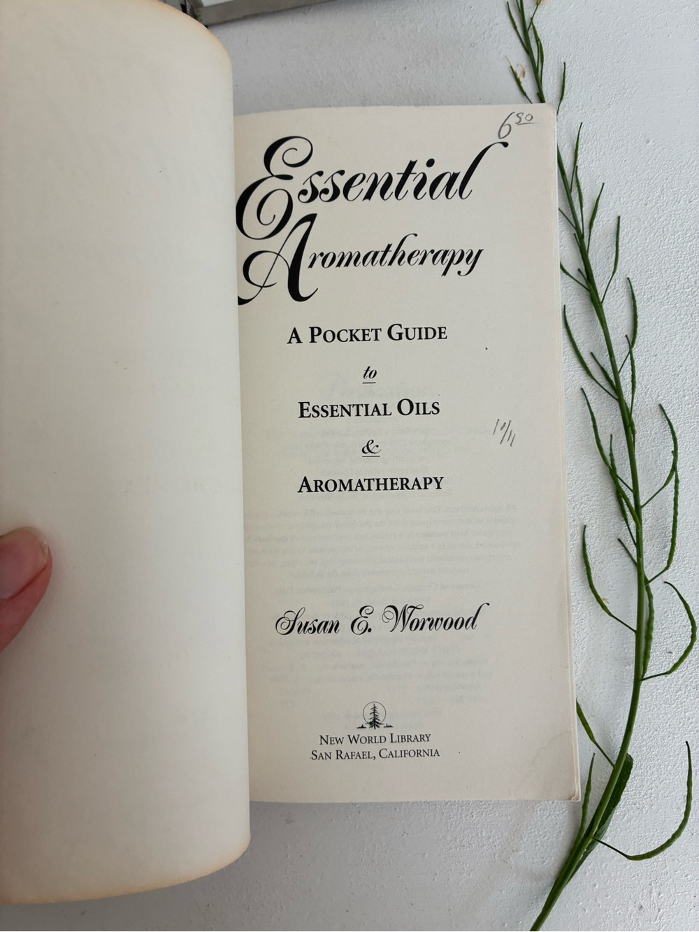 Essential Aromatherapy Pocket Guide — Cream Floral Cover - Picture 7 of 17